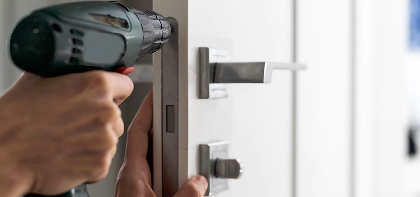 Locksmith For Lock Replacement Near Me in The Acreage, FL